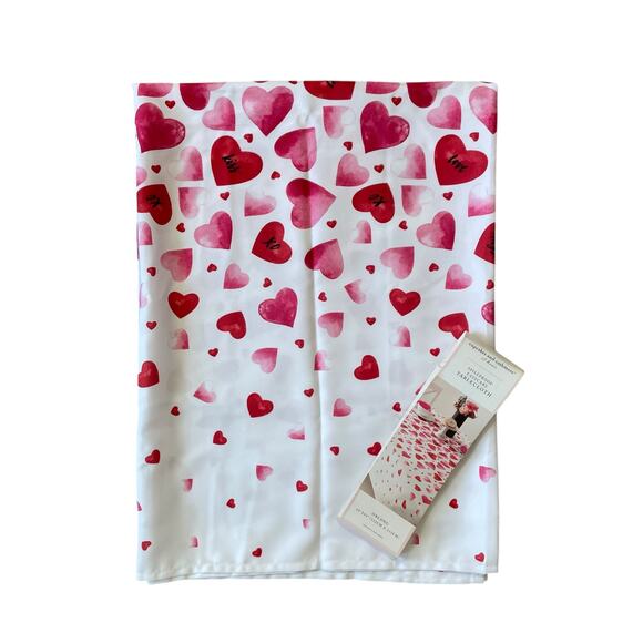 Cupcakes & Cashmere Valentine's Day Red & Pink Hearts Tablecloth 60x84 White NEW - Picture 10 of 11